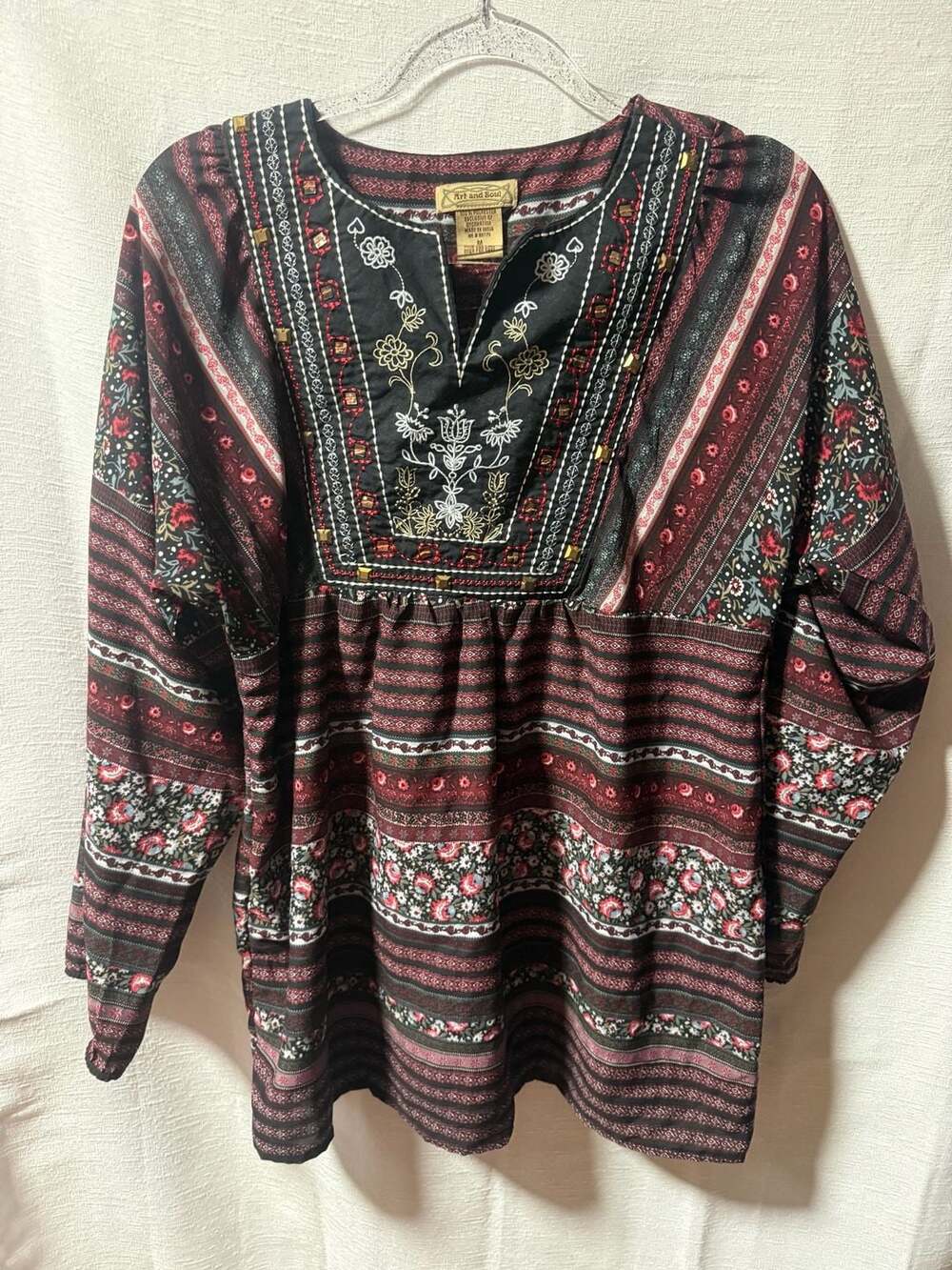 Art and Soul Women's Boho Floral Pattern V-Neck Studded Tunic Blouse - Picture 1 of 3